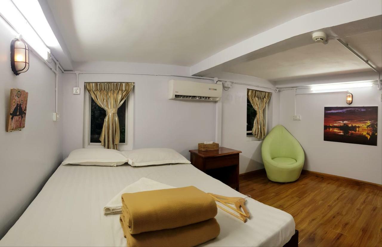 Hostel He-O Yangon Bagian luar foto